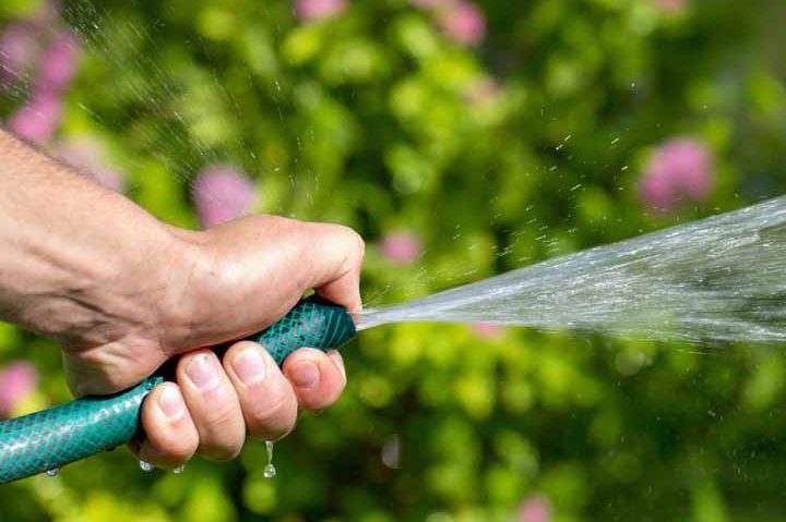 how to increase water pressure in a garden hose